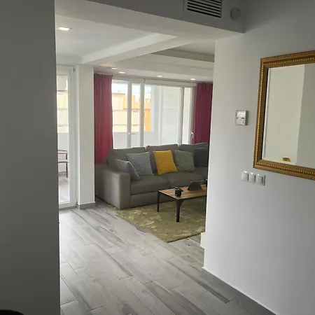 De Marquez , Exklusive Dachwohnung Im Zentrum Mit Und Bergblick טורמולינוס